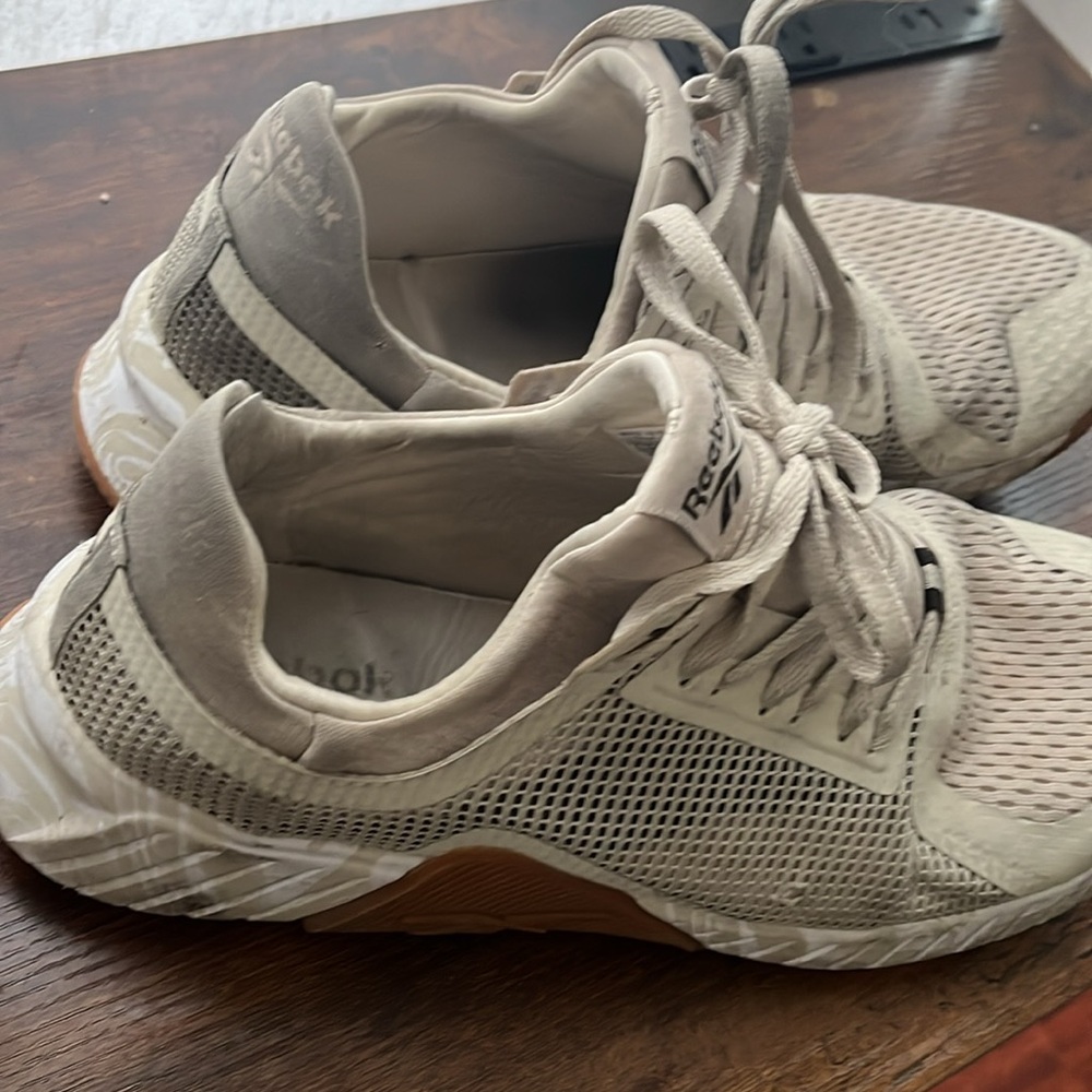 Reebok - Picture 2 of 4
